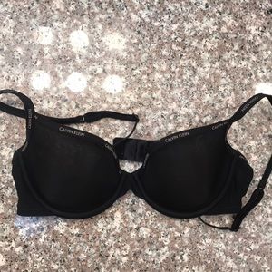 Calvin Klein bra size: 34a BRAND NEW!